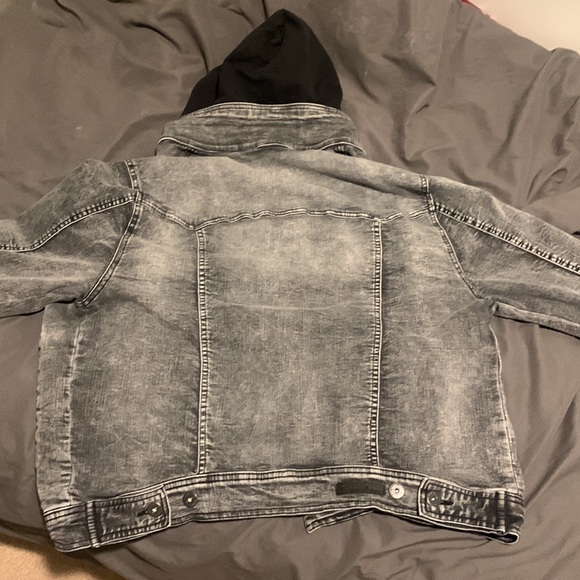 Another spring jacket giving away colours are brand new - Picture 3 of 5